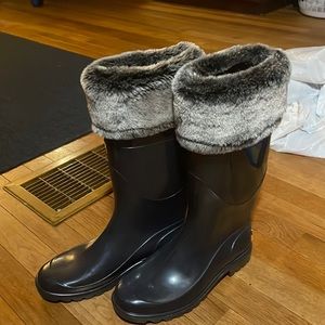 Tommy Hilfiger tall black/silver rubber and faux fur boots